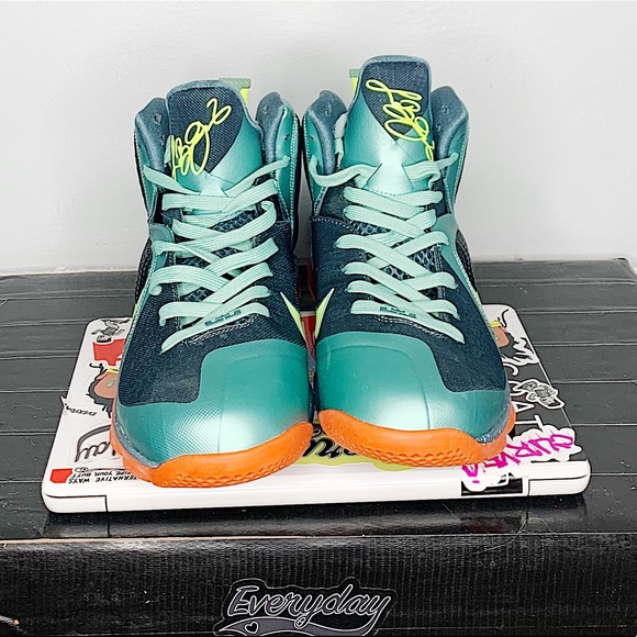 Nike Lebron sneakers - Picture 3 of 7